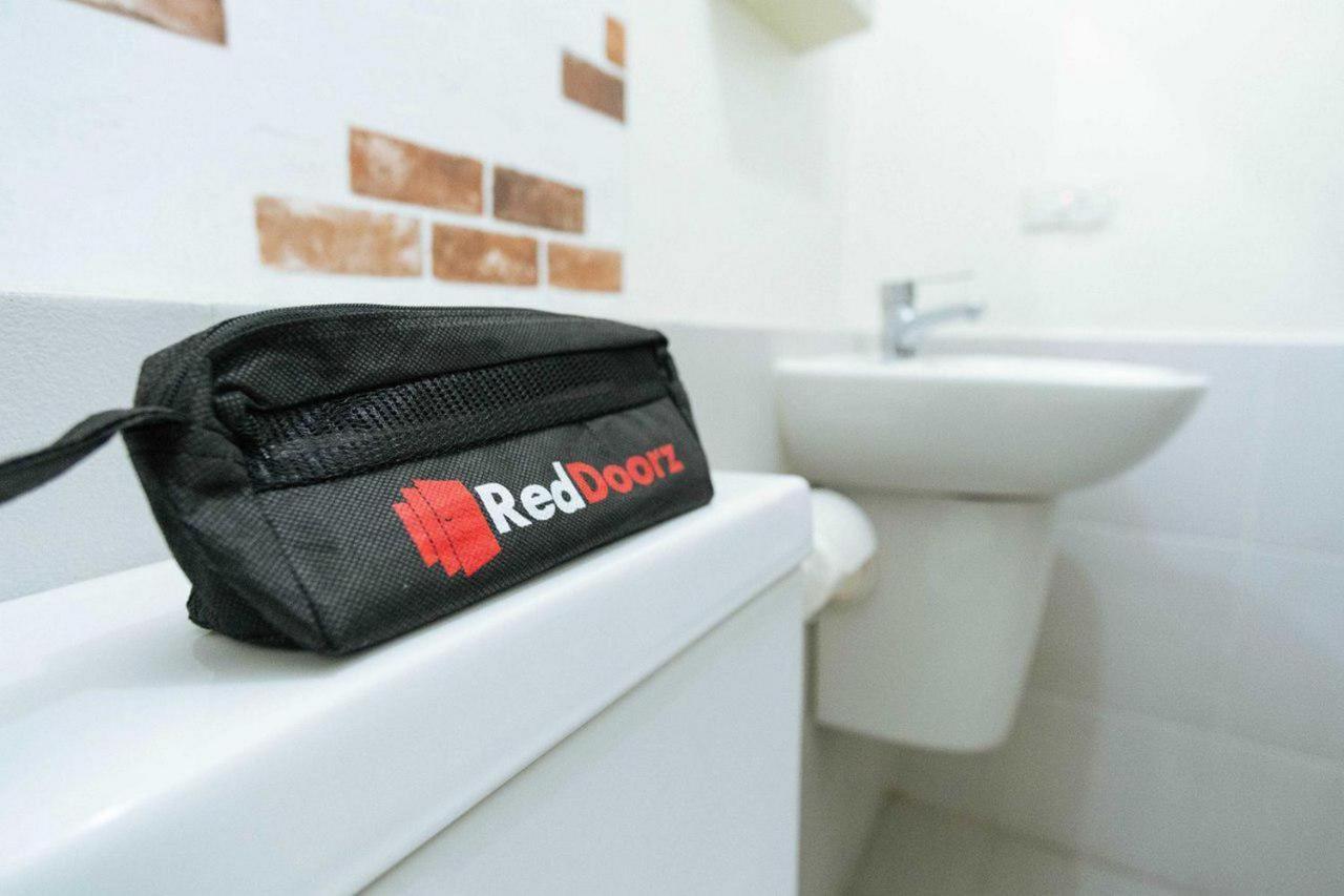 Reddoorz At Hotel Rumberpon Sorong Exterior photo